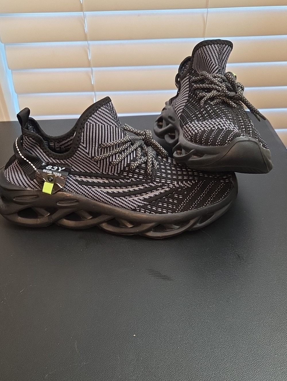 Source Unknown Black and Gray Men’s Athletic Sneakers